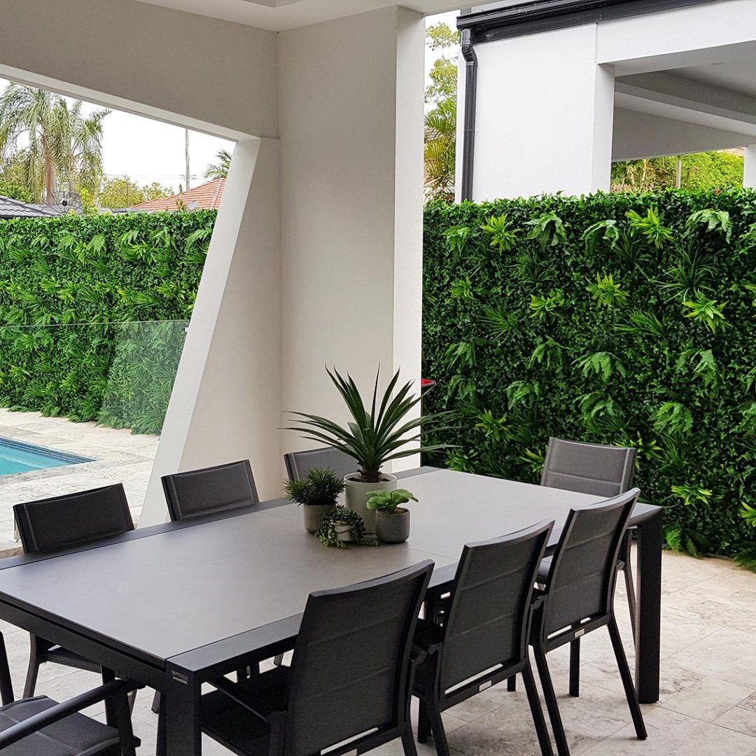 LMGreenFrance's tweet photo. Sublime contour de piscine aménagé avec le mur végétal Exotic 👌💚

Grâce à son feuillage ultra dense, il offre une excellente occultation et un rendu sensationnel 🍀

🔗https://t.co/YVaws0NAQF https://t.co/LcDoHSHP2z