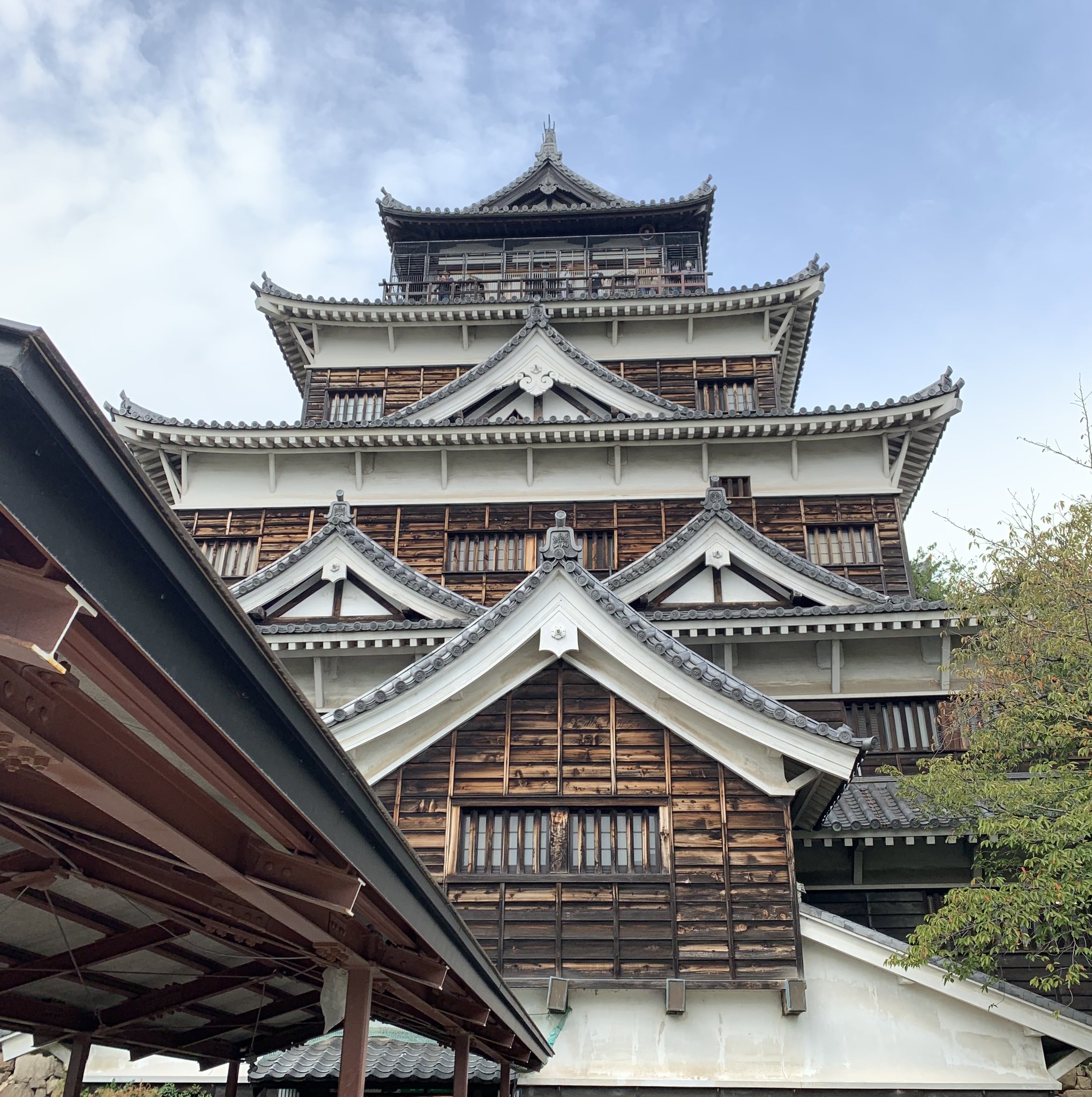 ともち【記念メダル 道案内＆館内マップ】観光地・販売場所2026年 on X