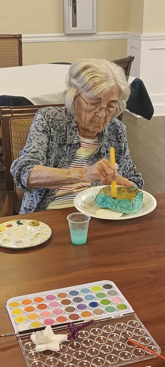 TheLegacyES's tweet photo. Several of our residents got very creative in our artisans group! https://t.co/vCZZQTzcSk
