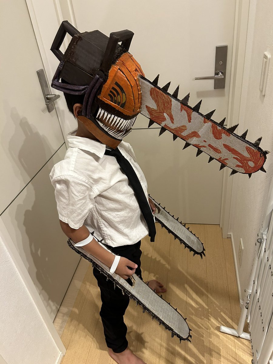 maatam29's tweet photo. パパ渾身の
#チェンソーマン 
#ハロウィン 仕様？
※血糊は6歳児画伯が描きました https://t.co/XIWRBlkxt3