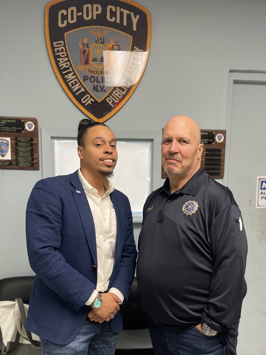 Keeping our community safe by assisting first responder agencies with communication when they need it most. 🤝

Thank you Lieutenant Bulat &amp; the entire Co-Op City Police Department for all the great work you do 🙌🏽  

#FirstNETFirst
#BronxStrong