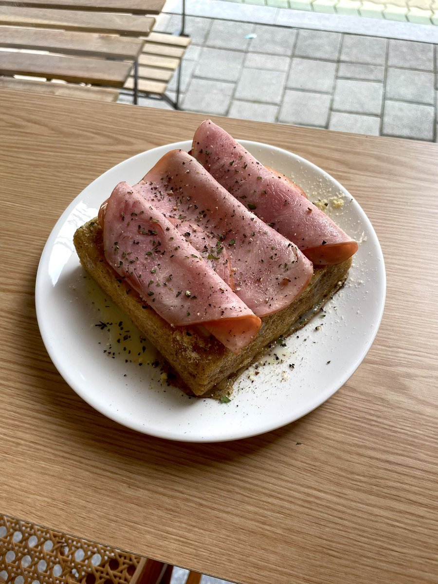 frenchmangwon's tweet photo. 10월 RT이벤트‼️
생바나나 토스트를 넘어서 프렌치 망원의 대표메뉴가 되어 가고 있는 잠봉 토스트를 추첨을 통해 5인께 드려요🫡

잠봉 토스트와 원하는 음료 1잔.
최대 4인 방문 가능합니다🤗

모두들 행복한 가을 되시길 바라며
많은 참여 부탁드려요👋 https://t.co/k61IxVsAQ5