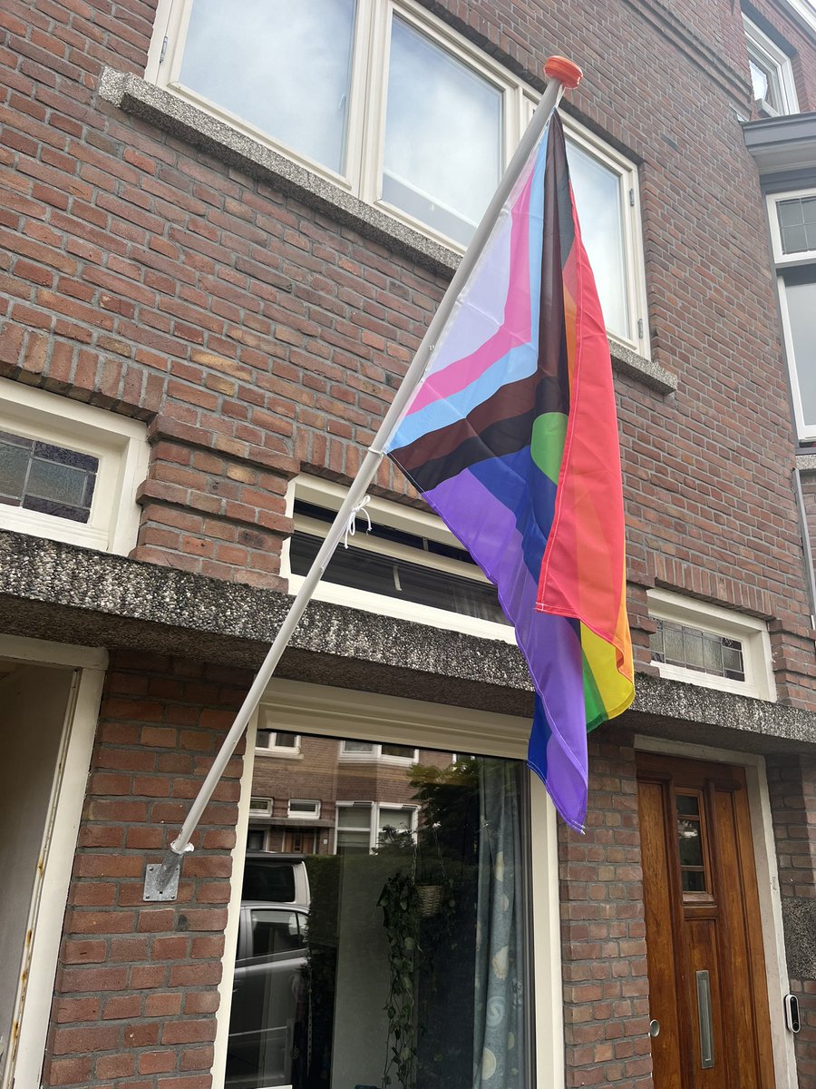 mhommels's tweet photo. #plakdevlag #ComingOutDay #comingoutweek in Den Haag https://t.co/LTHQXowwti