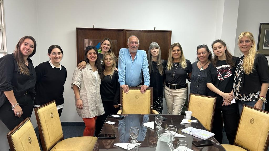 Desde el CIAPAT llevamos a cabo la Jornada sobre Productos y Tecnologias de Apoyo en el ambito del Observatorio de Discapacidad. 

#Inclusión #TécnologíasDeApoyo #RedCIAPATyCEAPAT

Más información👉rb.gy/okbbh