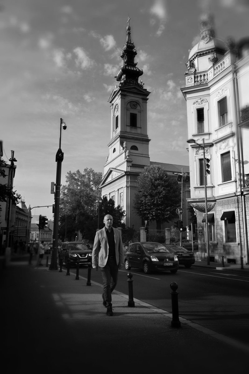 SaStaroGrada's tweet image. Hrišćansko učenje kaže da je crkva Božja kuća. Za nekog, to i jeste, za nekog je kulturno-istorijsko dobro, za nekog lokacija iz spomenara EX YU rokrenrola. Za buntovnike tačka sa koje su kretali mnogi protesti. Za sve nas, Beograđane, segment identiteta. Na ovaj ili onaj način.