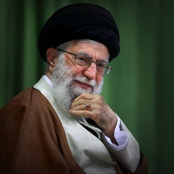 Hatefna's tweet image. سربازِ سیدعلی بودن را با تمام تراژدیهایش دوست دارم.