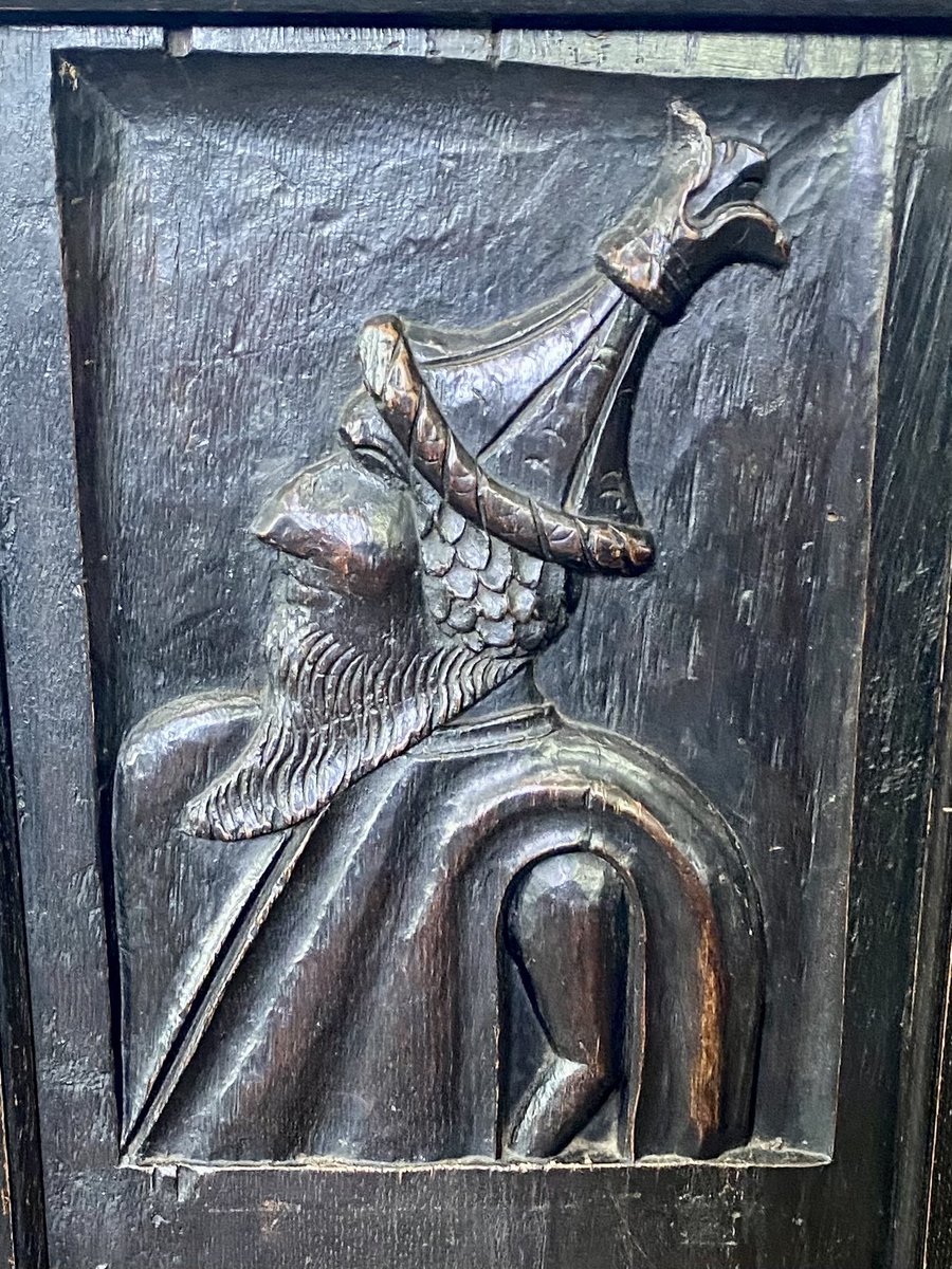 Some of the best late medieval bench ends in Yorkshire in St Mary’s at Sprotbrough. Here’s another example, a detail, perhaps an Eastern or Venetian merchant/trader
#Woodensday #YorkshireChurches
#Churches
#Woodcarvings 
My church photos