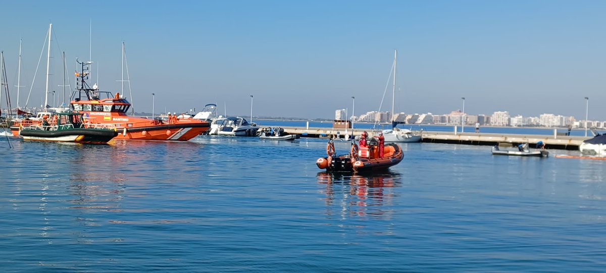 portsgencat's tweet image. #portsgencat ha participat en un simulacre d'incendi d'una embarcació d'esbarjo al port esportiu de #Roses, amb @emergenciescat, @PortRoses i @AjRoses.
