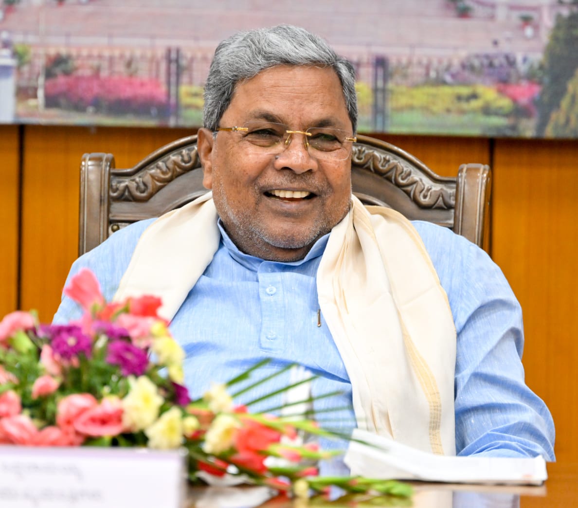 CMofKarnataka's tweet photo. ಕರ್ನಾಟಕ ರಾಜ್ಯ ಮಡಿವಾಳರ ಸಂಘದ ರಾಜ್ಯಾಧ್ಯಕ್ಷರಾದ ಸಿ.ನಂಜಪ್ಪ, ಸಮುದಾಯದ ಮುಖಂಡರು, ಮುಖ್ಯಮಂತ್ರಿಗಳ‌ ವೈದ್ಯಕೀಯ ಸಲಹೆಗಾರರಾದ ಎನ್.ರವಿಕುಮಾರ್ ಅವರ ನೇತೃತ್ವದ ನಿಯೋಗದವರು ಇಂದು‌ ಮುಖ್ಯಮಂತ್ರಿ @siddaramaiah ಅವರನ್ನು ಭೇಟಿಯಾಗಿ‌ ತಮ್ಮ‌ ಸಮುದಾಯದ ಬೇಡಿಕೆಗಳ ಕುರಿತು ಚರ್ಚಿಸಿದರು. 
ಸಂಘದ ಪ್ರಧಾನ ಕಾರ್ಯದರ್ಶಿ ಬಿ.ಆರ್.ಪ್ರಕಾಶ್, ಉಪಾಧ್ಯಕ್ಷ ಆರ್.ವಿ.ರಾಜಣ್ಣ ಸೇರಿ ಹಲವು ಮುಖಂಡರು ನಿಯೋಗದ ಪರವಾಗಿ ಉಪಸ್ಥಿತರಿದ್ದರು.