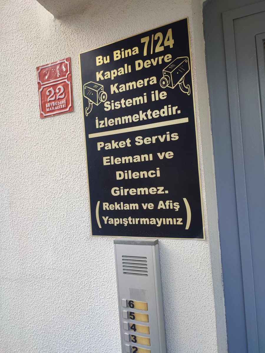 50 yıl önce köpekler ve zenciler giremez tabelasının günümüze uyarlanmış versiyonu , hayatlarını riske atarak karda kışta çalışan insanlar için devletin acil bir düzenleme yapması ve haklarını kanun altına alması şart .. <a href="/RTErdogan/">Recep Tayyip Erdoğan</a> <a href="/meral_aksener/">Meral Akşener</a> <a href="/kilicdarogluk/">Kemal Kılıçdaroğlu</a> <a href="/umitozdag/">Ümit Özdağ</a>