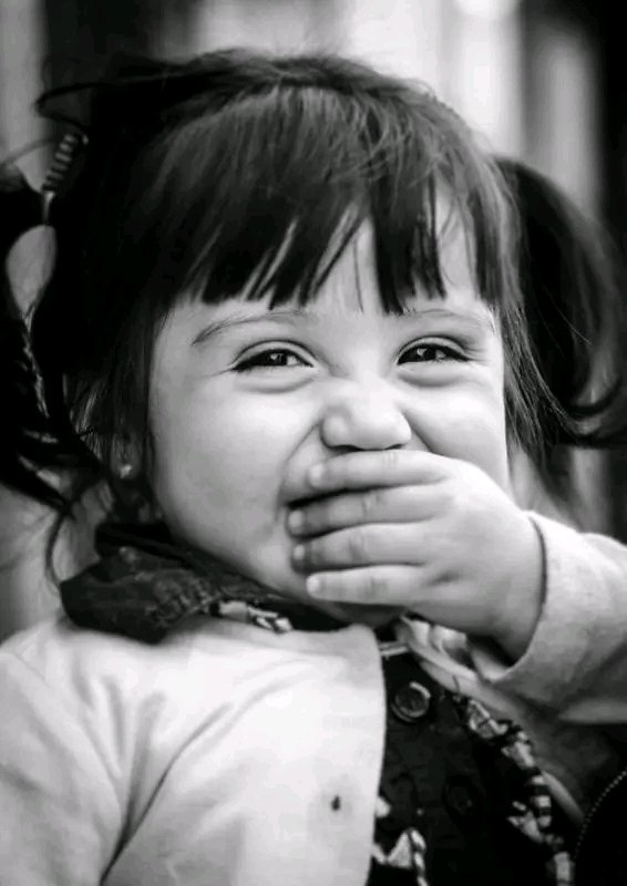 Buenos días patoelmundo ☕🌻

Naces, creces, te haces un Facebook, la gente te señala, te apunta con el dedo, susurra a tus espaldas... Y a ti te importa un bledo 😜

Vive y sé feliz 💛 ¡Qué todo fluya y nada influya! 😎