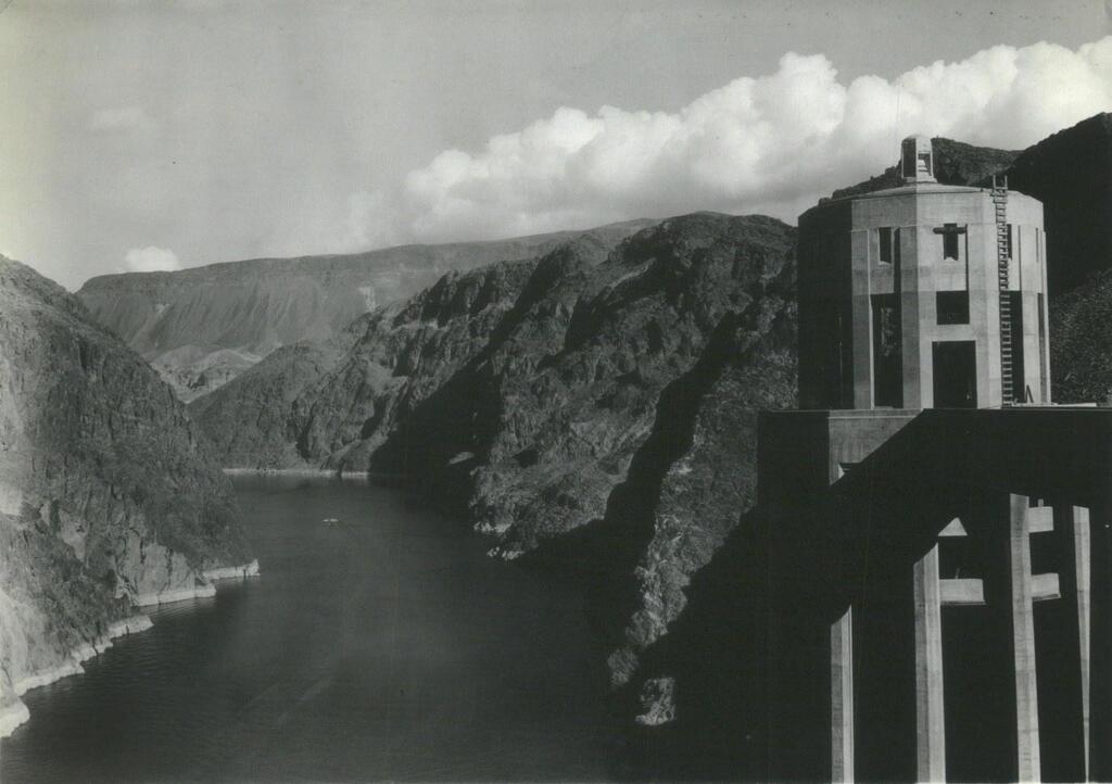 The marvel of engineering: The Hoover Dam in 1935 [1924x1356]