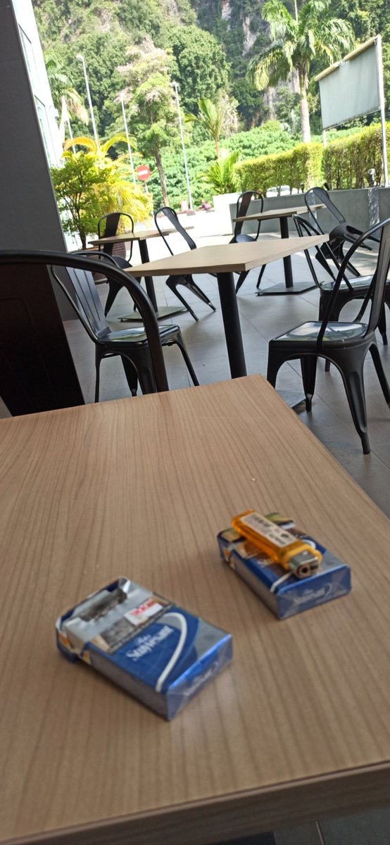 人生总会有点遗憾的
哪有什么十全十美
真正的离开
~是悄悄的~
~毫不犹豫的~
绝不会闹大虚张声势
祝福妳也祝福他👌