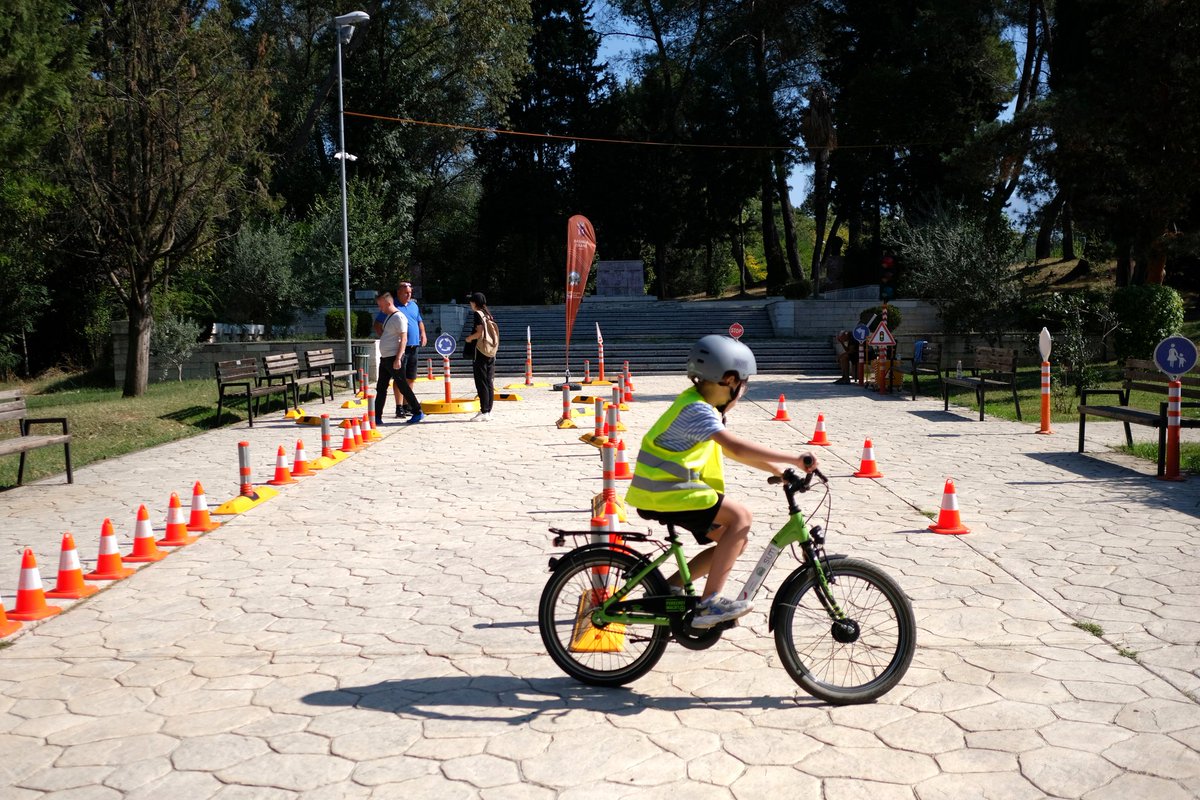 aprtirana's tweet photo. Mirëmëngjes nga Parku i Madh i Liqenit!🏞️
Aty ku çdo ditë, çdo moshë gjen mundësinë për të qenë aktiv.🚴🚴‍♀️🚴

#AkademiaEÇiklizmit #parkuiliqenit 
#jetëaktive #cycling 
#activelife #naturelover https://t.co/RlLTHFYNwh