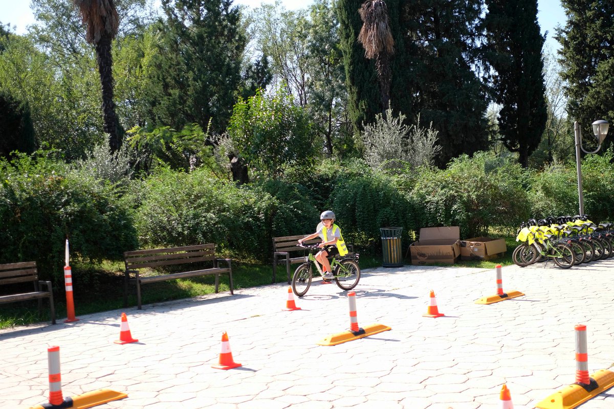 aprtirana's tweet photo. Mirëmëngjes nga Parku i Madh i Liqenit!🏞️
Aty ku çdo ditë, çdo moshë gjen mundësinë për të qenë aktiv.🚴🚴‍♀️🚴

#AkademiaEÇiklizmit #parkuiliqenit 
#jetëaktive #cycling 
#activelife #naturelover https://t.co/RlLTHFYNwh