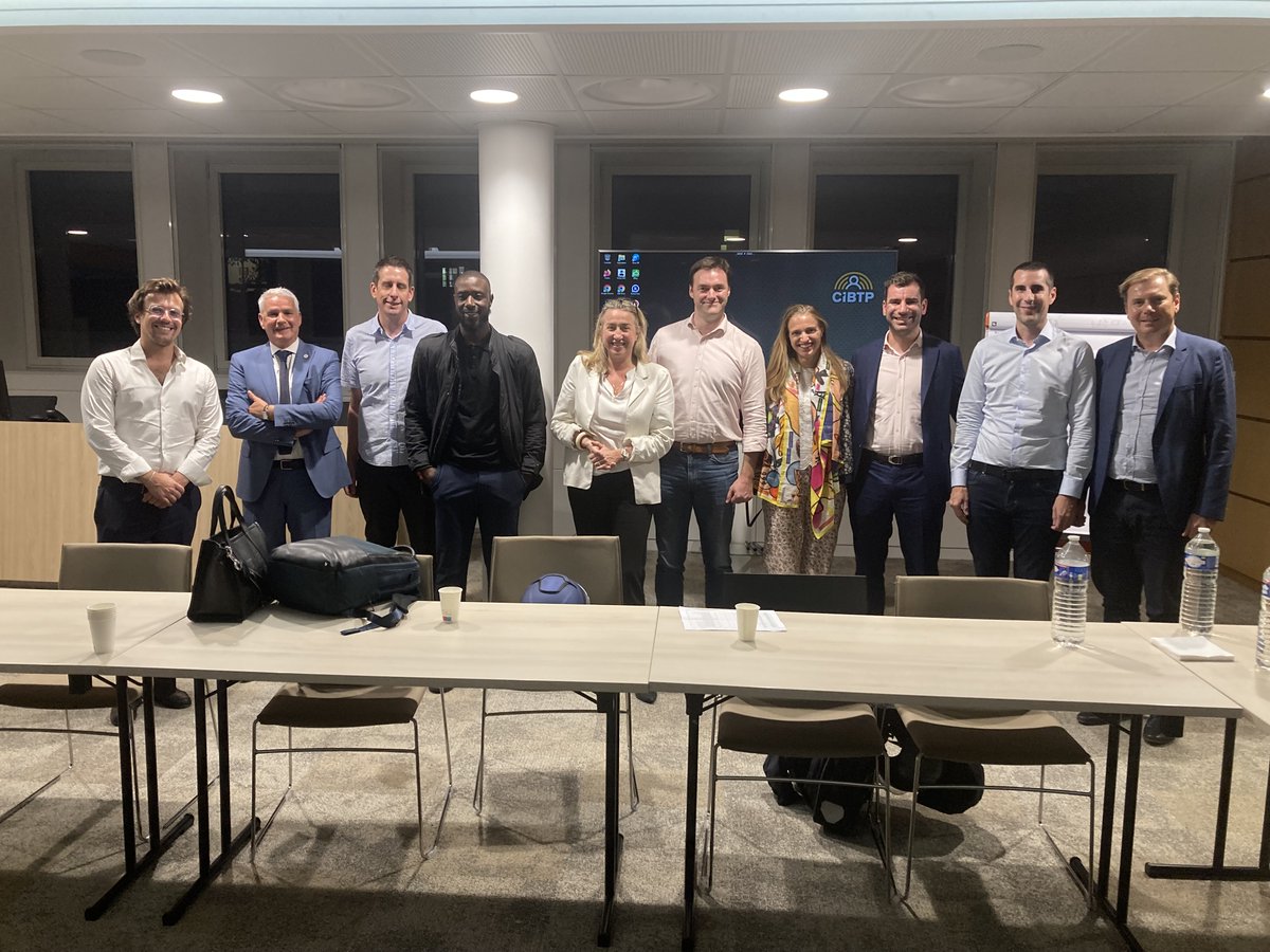 GCCPCOM's tweet photo. Merci au Président David Maciejewski et à Éric LIVONNEN Président et Directeur Général de la #CIBTP d’avoir reçu le JET STREAM hier soir.
Un très bel outil au service des entreprises du #Bâtiment !
#GénieClimatique #Couvreurs #Plomberie #GCCP #Apprentissage #CFAMaximilienPerret https://t.co/wcJyBMxWl2