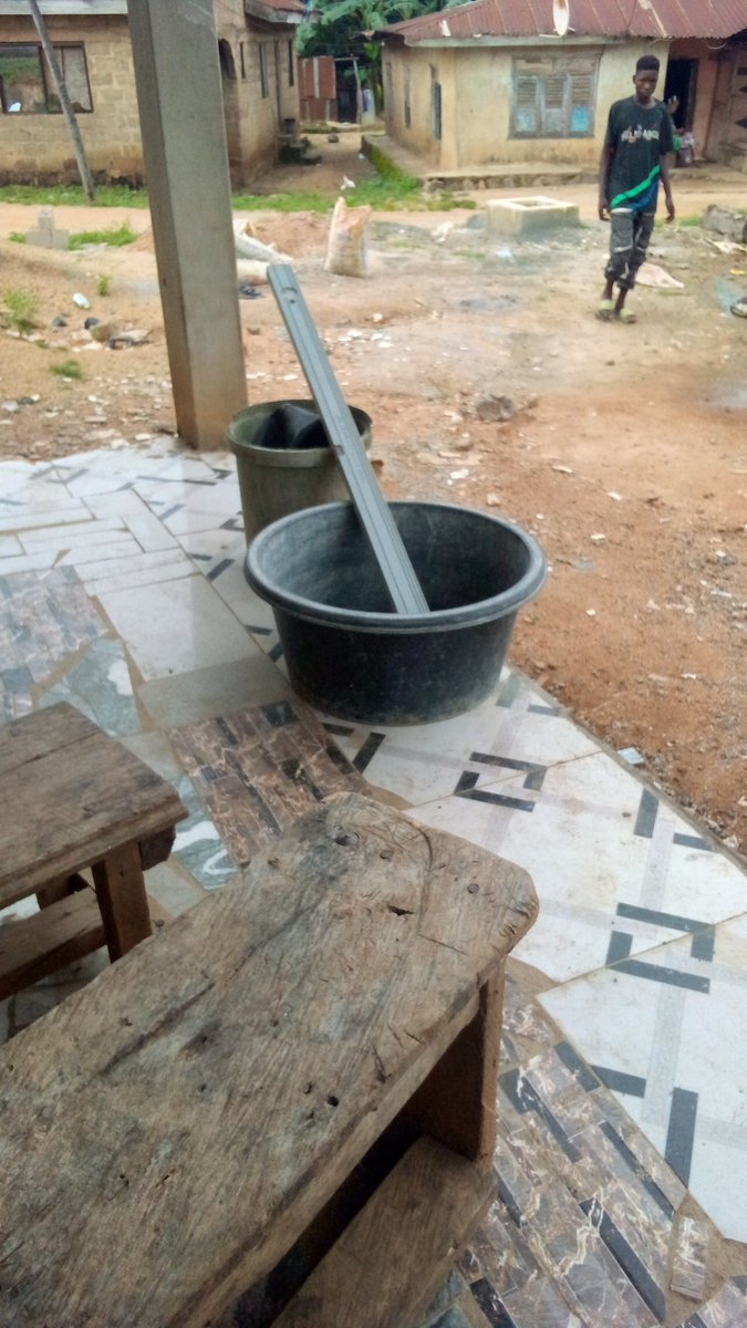 Courageous40366's tweet photo. @gravityempire28 Na only God know ooo
Na after work now na food https://t.co/7kekEtv504