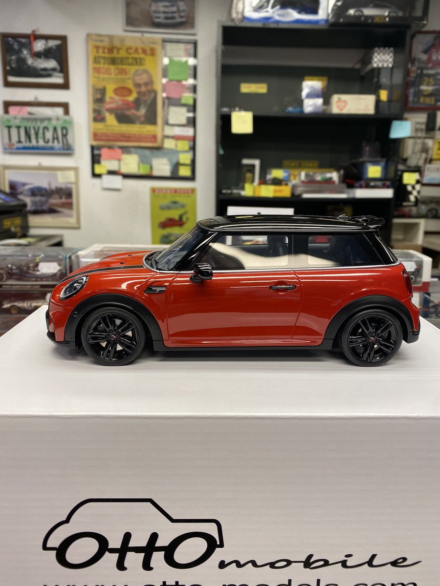 Mini Cooper S JCW Pack Scala 1:18 Ottomobile #tinycars #ottomobile