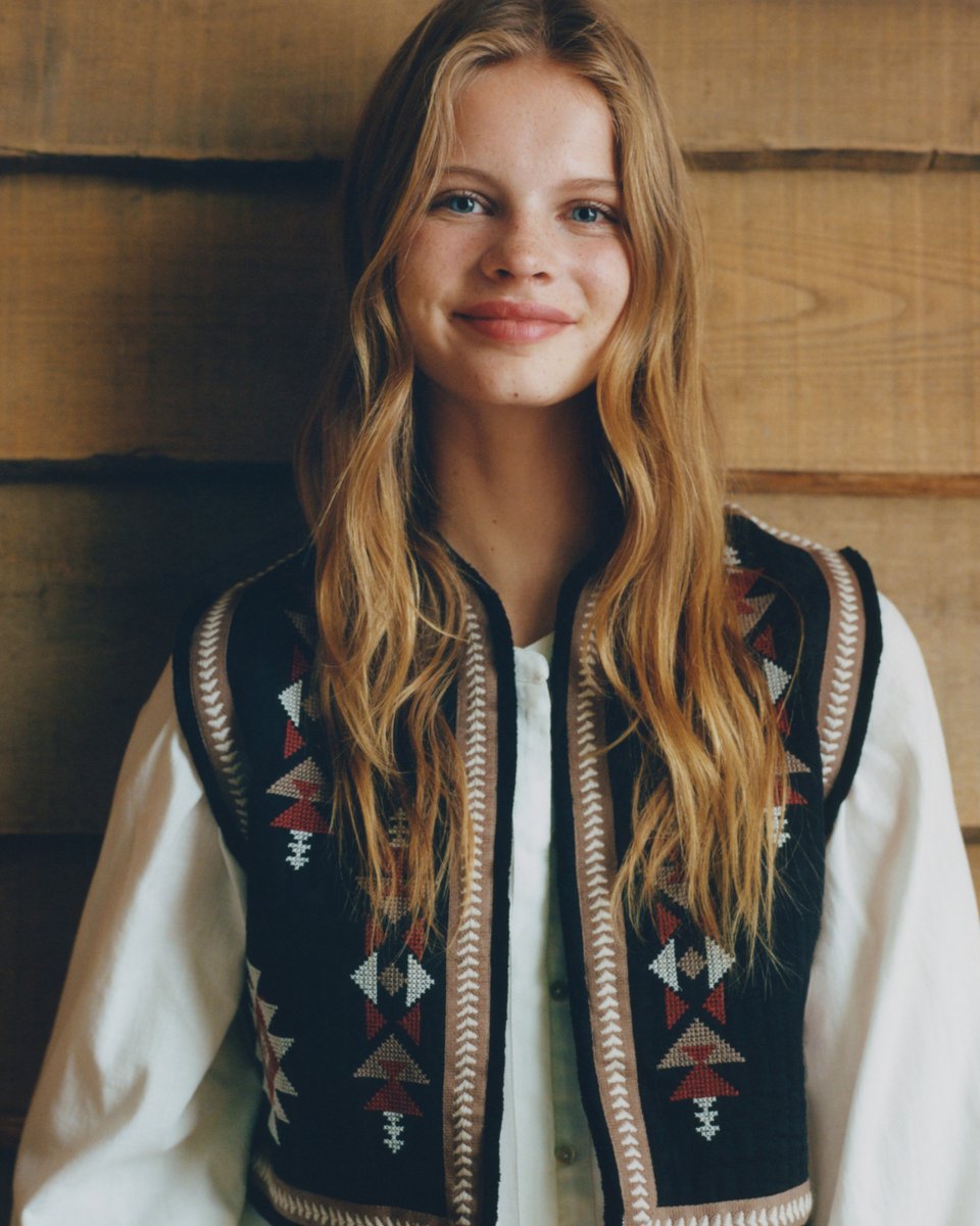 Mango's tweet photo. Walking into the romantic era ✨
Check out the new Teen collection at https://t.co/72JRLD8Mku
Gilet: 57069604
Dress: 57067899
#MangoTeen https://t.co/jpOdaMUhnF