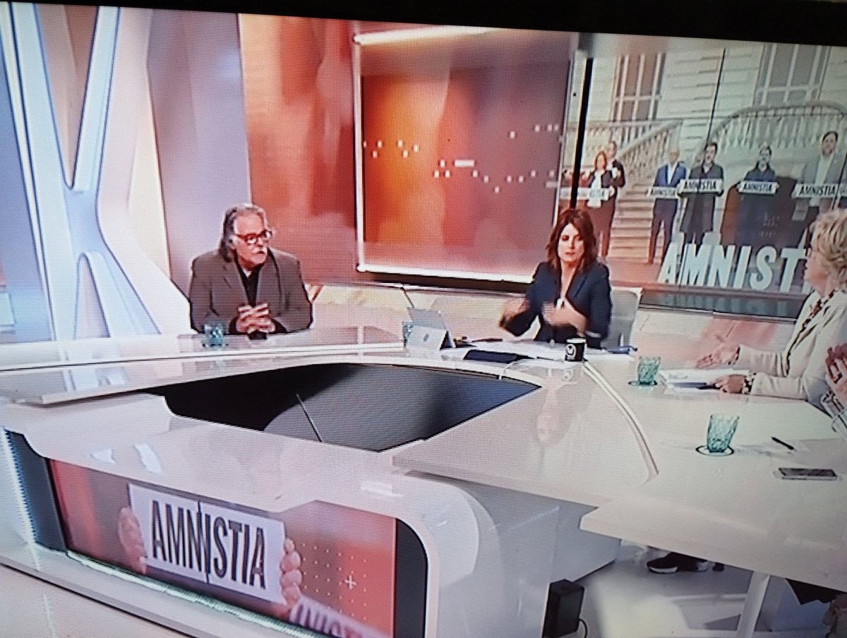 Avui als #ElsMatinsTV3 han convidat en @JoanTarda per fotre merda contra el President @KRLS .
Premeditat?
