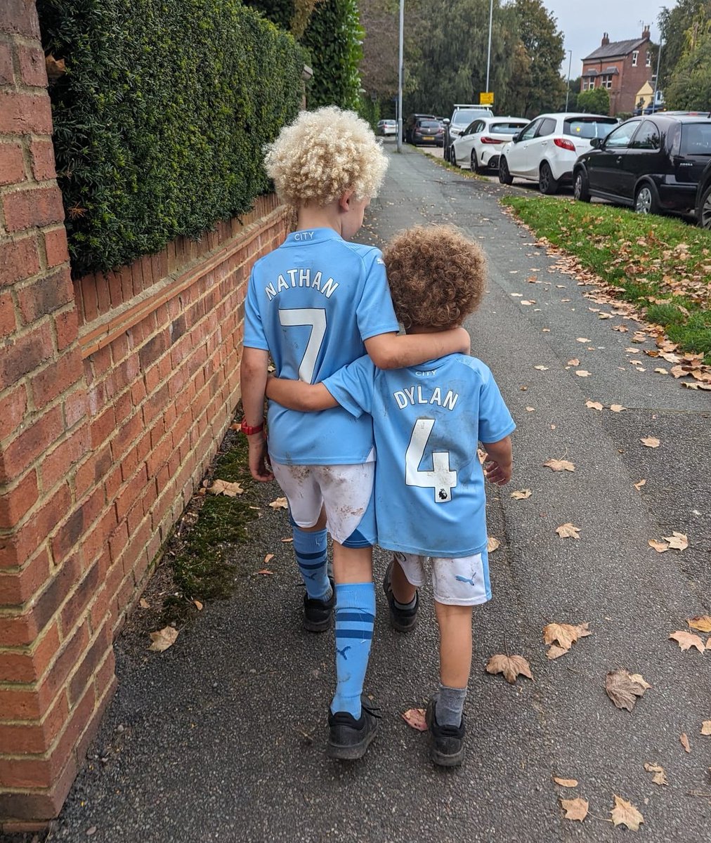 HouinatoF's tweet image. As an @Arsenal fan I tried... but the house move to Manchester really turned both of them in @ManCity fans, I don't think we are getting them back 😅 #dadfail #football #premierleague