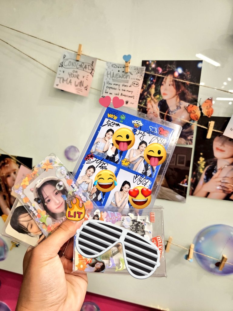 Lord_Masamvne's tweet photo. Day 5 at the Makestar US NMIXX Pop Up! One more day and the sticker sheet will be complete 😭😭
Has been fun 🤘

#해원이를_원해 
#MAKESTAR
#KPOPSTATION
#MAKESTAR_NMIXX_POPUP https://t.co/G6dZaRnM0T