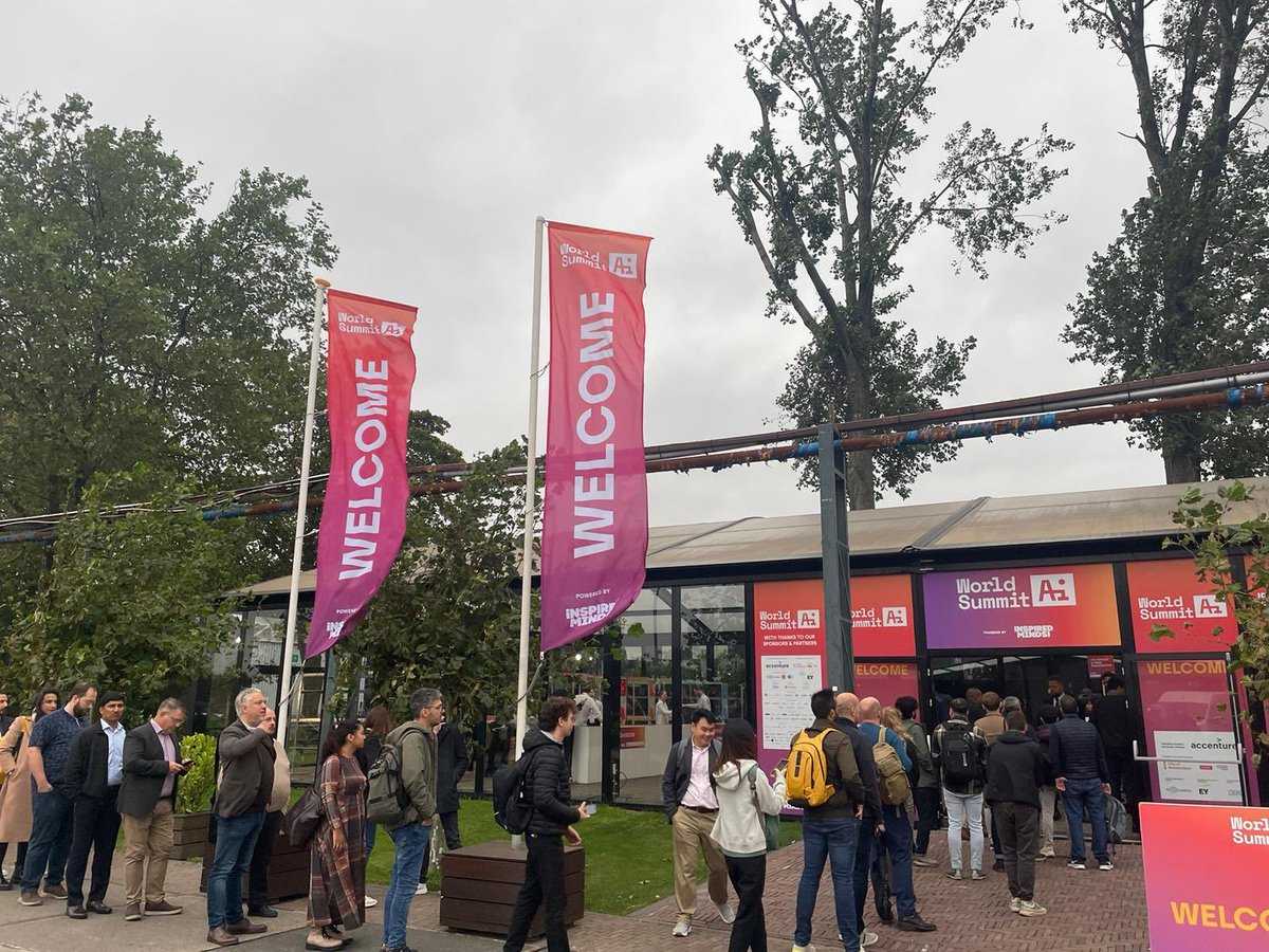 SimonAIworld's tweet photo. This will be an AI technology revolution. I am attending the AI World Summit on behalf of @AIWORLD_HQ to show our AI application ecosystem to the world.🕵️‍♂️ https://t.co/RtOkSe9nZh