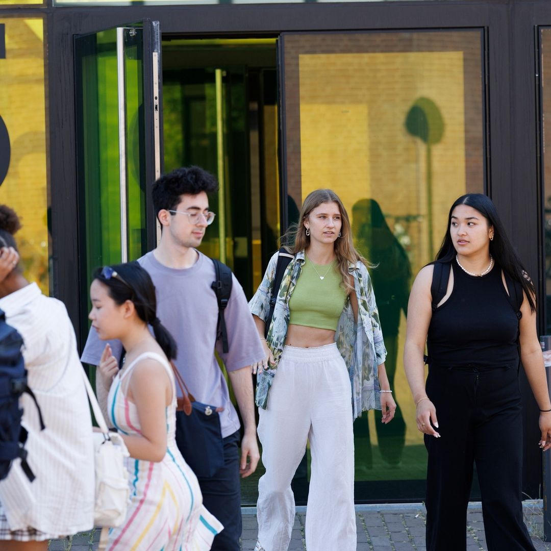 Heinrich-Heine-Universität Düsseldorf (@hhu_de) on Twitter photo 🥳 Grund zu feiern! Die #HHU verbessert sich im weltweiten #THEranking und kommt in der Top-Rangliste unter die besten 16 Prozent der international besten Universitäten. <a href="/timeshighered/">Times Higher Education</a> #THEUniRankings 1/4 🥳 Grund zu feiern! Die #HHU verbessert sich im weltweiten #THEranking und kommt in der Top-Rangliste unter die besten 16 Prozent der international besten Universitäten. <a href="/timeshighered/">Times Higher Education</a> #THEUniRankings 1/4