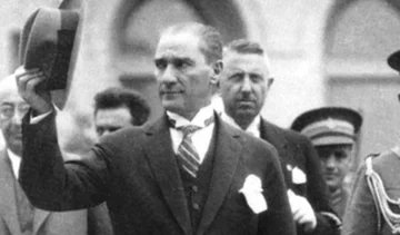 contextAtaturk's tweet photo. "Medeniyet yolunda başarı, yenileşmeye bağlıdır."  

Gazi Mustafa Kemal ATATÜRK https://t.co/1dexRlibEw