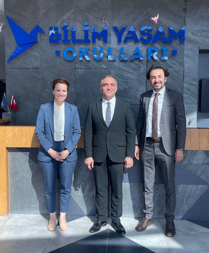 bilimyasamokul's tweet photo. WCEP işbirliğimiz 2023 - 2024 eğitim öğretim sürecinde de devam ediyor.

WCEP Eğitim Müdürü Özgür Özmeral'i okulumuzda ağırlamaktan mutluluk duyduk.

Sınıfımız dünya olsun.

#WCEP
#ÇiftDiploma
#İleriDüzeyYerleştirme
#BilimYaşamÇocukları
#BilimYaşamOkulları
#BüyüyünceKendisiOlsun https://t.co/7fxbZj81tu