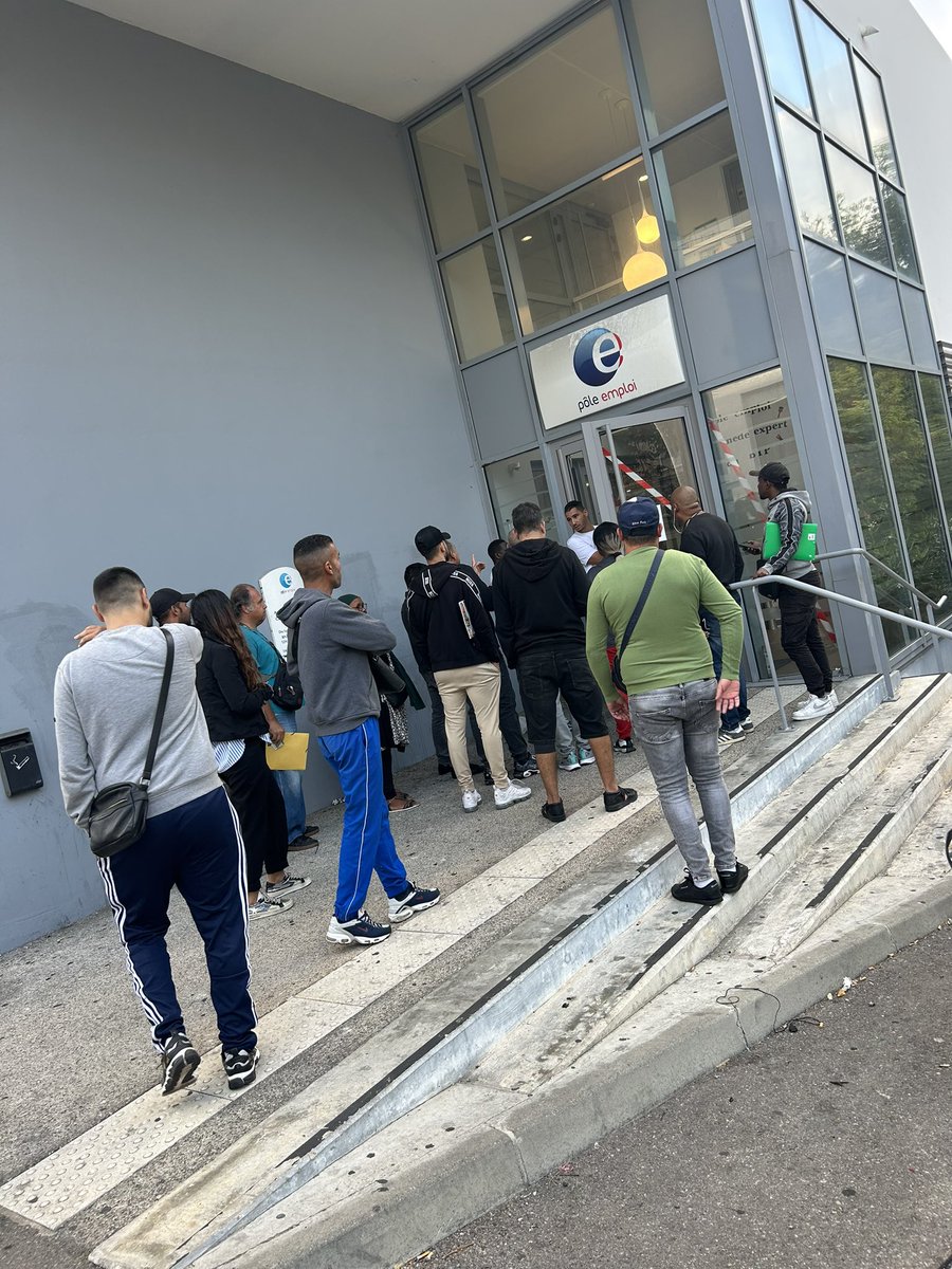 Félicitations à notre agence Pôle Emploi Cap pinède pour cette première ! 🎉 Toujours en quête d'innovation pour mieux accompagner les demandeurs d'emploi dans la découverte des métiers du BTP. La présence des partenaires et des conseillers ont contribué à cette journée réussie .
