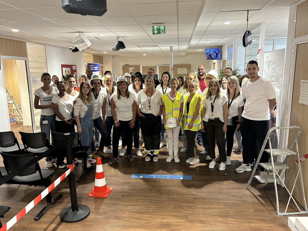 LatifaBoughazi's tweet photo. Félicitations à notre agence Pôle Emploi Cap pinède pour cette première ! 🎉 Toujours en quête d'innovation pour mieux accompagner les demandeurs d'emploi dans la découverte des métiers du BTP. La présence des partenaires et des conseillers ont contribué à cette journée réussie . https://t.co/btGDcstc0R