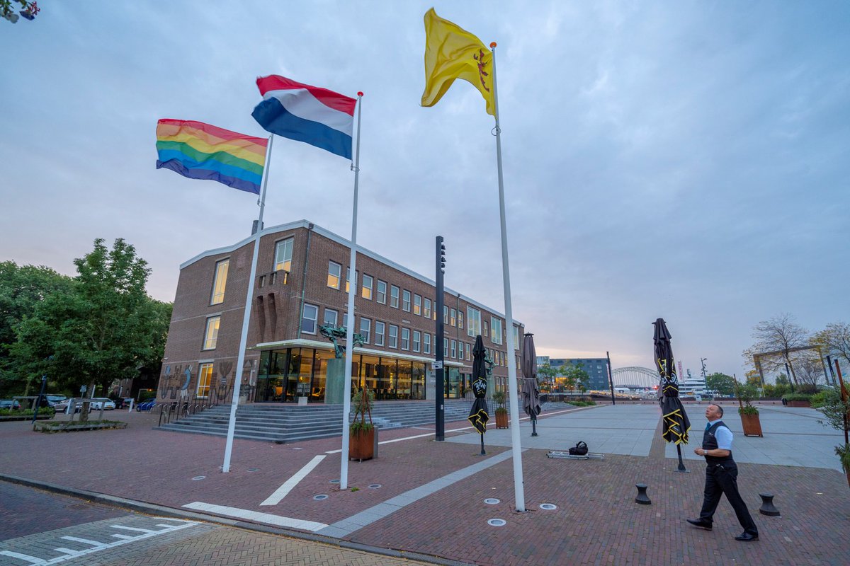 Vandaag is de jaarlijkse, internationale coming-out day. In Alblasserdam staan we voor sociale veiligheid en acceptatie voor iedereen. Vandaag staan we stil bij de sociale veiligheid en acceptatie van de LHBTIQ+ gemeenschap. #OogVoorElkaar