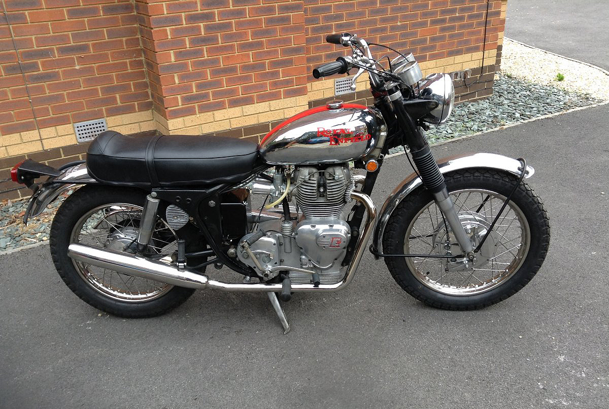 UK customer has sent us some pictures of his Mk2 Interceptor. 🇬🇧🇺🇸🏁 #royalenfield #royalenfieldtwin #classicbike #bike #motorcycle #england #caferacer #interceptor #750interceptor #classicmotorcycle #continentalGT #usa