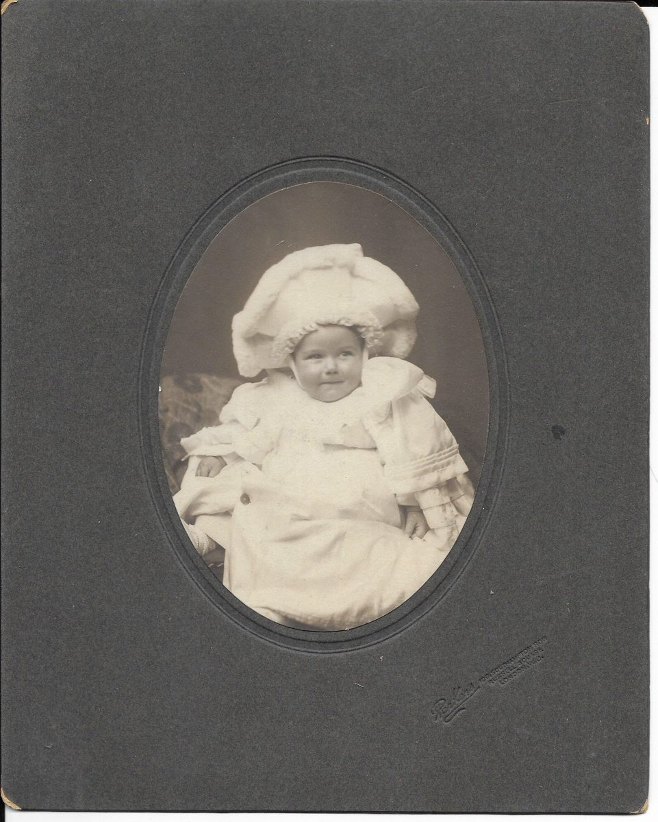 LynnsWPics's tweet photo. So cute 🥰 
Started scanning finds #OldPhotos from #SheptonFlea &amp; this is one, he or she🤔
No other writing #FamilyHistory 
Wonderful outfit❤️
Photographer is 
Parker, William Gee
1835-1903.
His studio was operating at this address between 1901-1905.
#LondonPhotographers https://t.co/kGTWoNZbQG
