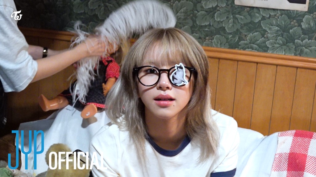 JYPETWICE's tweet photo. CHAEYOUNG "Weatherman" Melody Project Behind the Scenes

❤YouTube: https://t.co/IkpfT3EtYA
💚NAVER TV: https://t.co/1DY84Xc1IN

#TWICE #트와이스 #CHAEYOUNG #채영 #MelodyProject https://t.co/FIlSOh7SbC