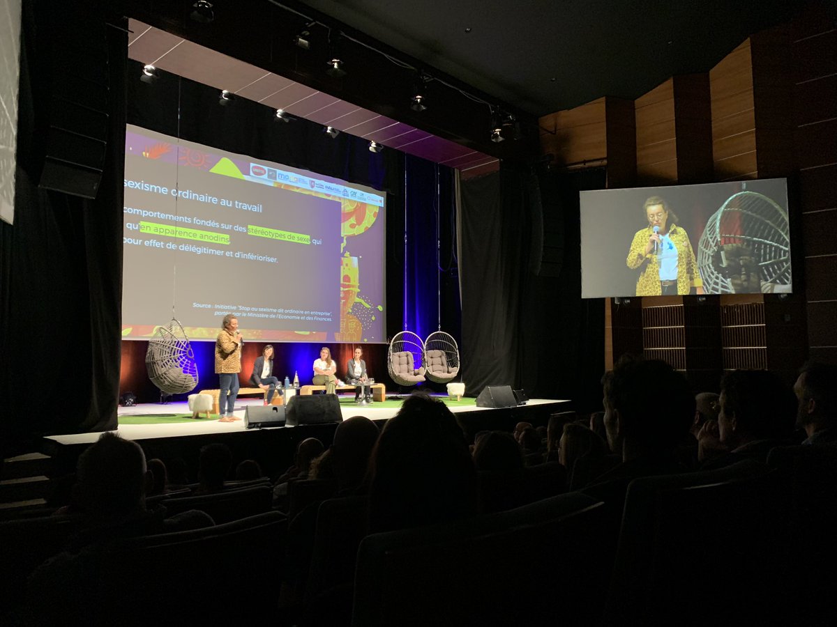 🔴 [En direct] On continue avec une conférence 100% #meufs avec @laurence_akken <a href="/CcileValero/">Cécile</a> <a href="/sophiemoreau7/">sophie moreau</a> et <a href="/clairelouerat/">Claire louerat</a> 😎 

On parle d’exemples concrets de situations #PasOk notamment dans le milieu professionnel. #ET19