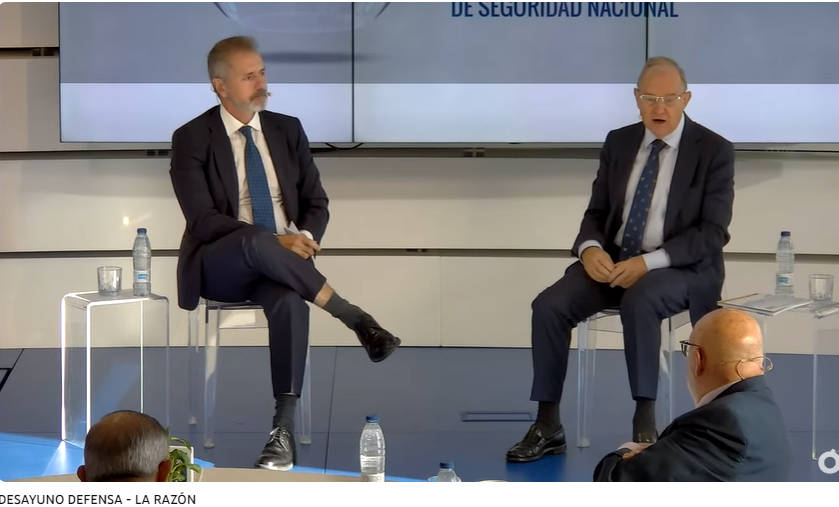 dsn's tweet photo. #ForoDefensaLR ➡️I Foro de Defensa @Infodefensa @larazon_es --> Diálogo entre @MMurtra, presidente de @IndraCompany, y @mballesteros31, director General del Departamento de Seguridad Nacional https://t.co/cVGHaBpLad https://t.co/Uf2Sy4SAIK