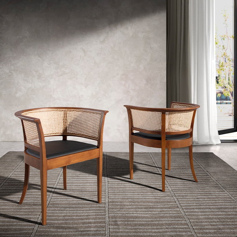AngelCerdaSL's tweet photo. Reinventing the classics. There are certain materials or designs that never go out of fashion. They are iconic symbols of elegance and style. At Angel Cerdá we want to offer those models with a touch of our style.
Visit our website! https://t.co/23eRoeNVL6