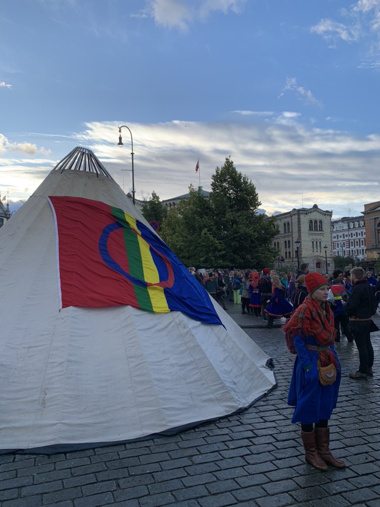 dfertl's tweet photo. #JustTransition visit to #Oslo Day 3 (Part 1):
Protest at #Norway’s parliament on the 2nd anniversary of the Supreme Court ruling #Fosen #windfarm breaches the #indigenous #Sámi people’s #humanrights.
The govt is yet to right the wrong.
#baajhvaerideårrodh #landback #Fosendommen https://t.co/KzDx9oAB2j