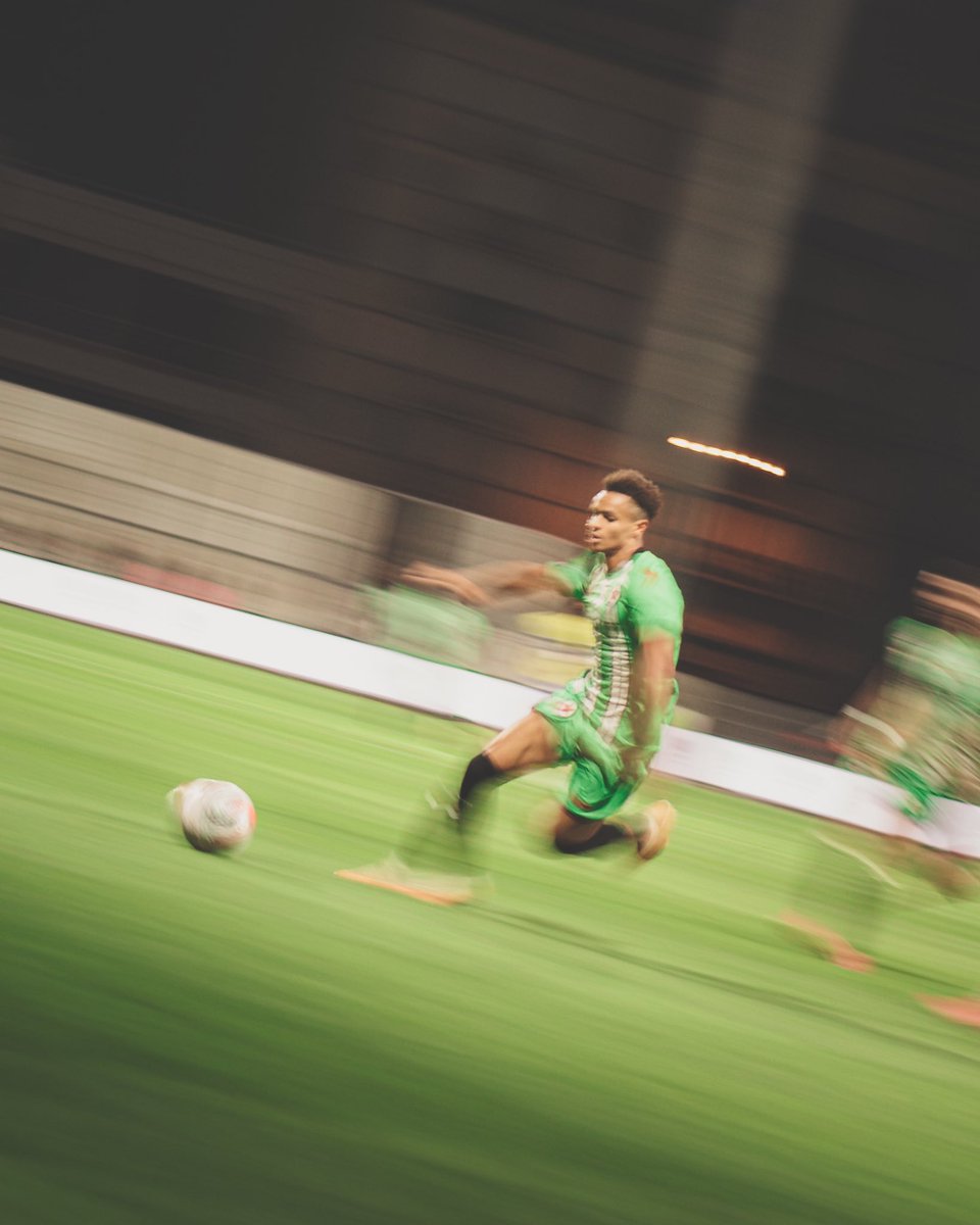 ClemMany's tweet photo. Salut Twitter ! 📸

Je suis Many, photographe sportif qui rêve de pouvoir photographier le PSG au Parc 🏟️

RT x FAV pour la visu svp ♻️🤝

Voilà mes travaux : https://t.co/vpcEbzcr6W
