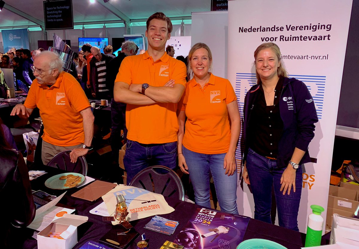 NVR_Ruimtevaart's tweet photo. We hebben een geweldige tijd gehad op de #ESAOpenDay! Klaar om de dag opnieuw te beleven? Ontdek ons volledige artikel met een samenvatting van het evenement op onze website 🚀🛰️  #NVRSpace https://t.co/l8xEqFYsxO @TheSpaceWeek https://t.co/3xS1rgLJhf