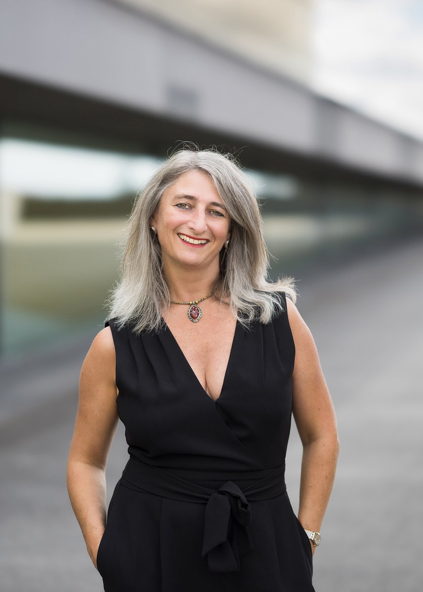 [DIRECTION 🌟]

Une nouvelle étape de l’histoire du TAP s’écrit avec l’arrivée de la nouvelle directrice Raphaëlle Girard.
Elle a été choisie sur un projet nommé "L'Art sur la ville", à découvrir dès la saison prochaine.

💫 Nous lui souhaitons la bienvenue !