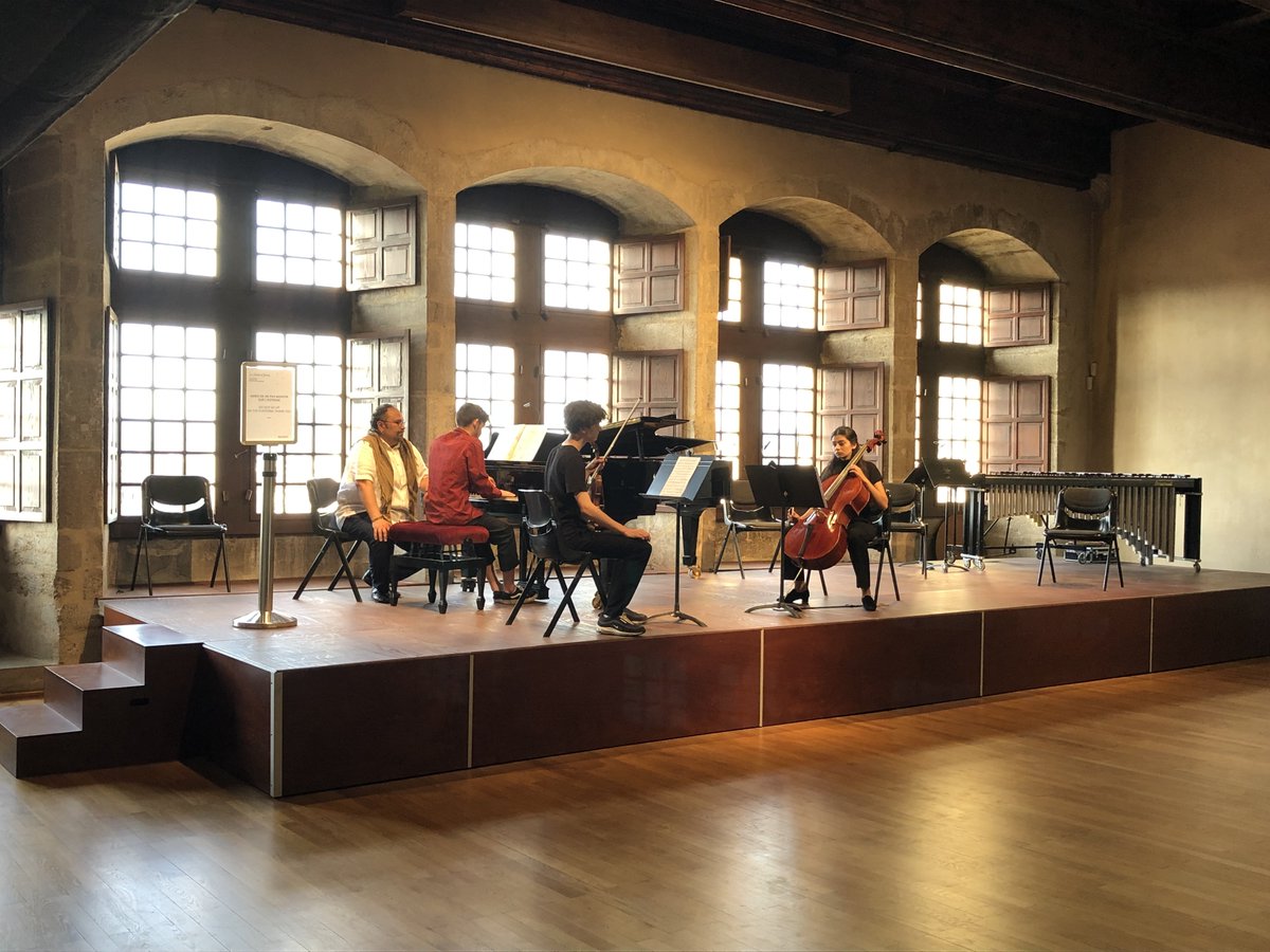MuseesAnnecy's tweet photo. [CONCERT]

Assistez au concert Carte blanche aux professeurs du Centre de Pratique Musicale d'Annecy (CPMA).  🎶

Une occasion de découvrir le château d'une nouvelle façon ! 🏰

___________
📍 Musée-Château
📅 Samedi 14 octobre à 18h30
ℹ  https://t.co/fJxqGpehUE https://t.co/EUeOueQqzu