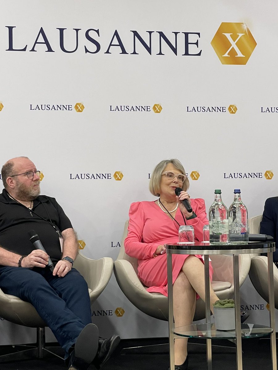 PaolaBarbarino's tweet photo. The perspective of people living with #dementia and #alzheimers on the value of new treatments. This is a biiiig topic @philgutis “I feel better now than I did at diagnosis” #LausanneX @rochfordbrennan @future_chris @RussPaulsen https://t.co/vcw4pIU9TP
