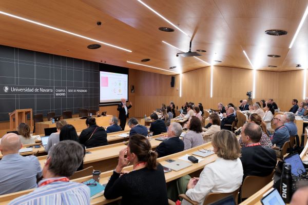 🤔¿Cuáles son los ejes estratégicos para construir la #reputación de las organizaciones? La <a href="/unav/">Universidad de Navarra</a>  y <a href="/CE4reputation/">Corporate Excellence</a> han organizado el primer congreso internacional sobre #ReputaciónCorporativa y universitaria que se celebró en España. 

diarioresponsable.com/noticias/35968…