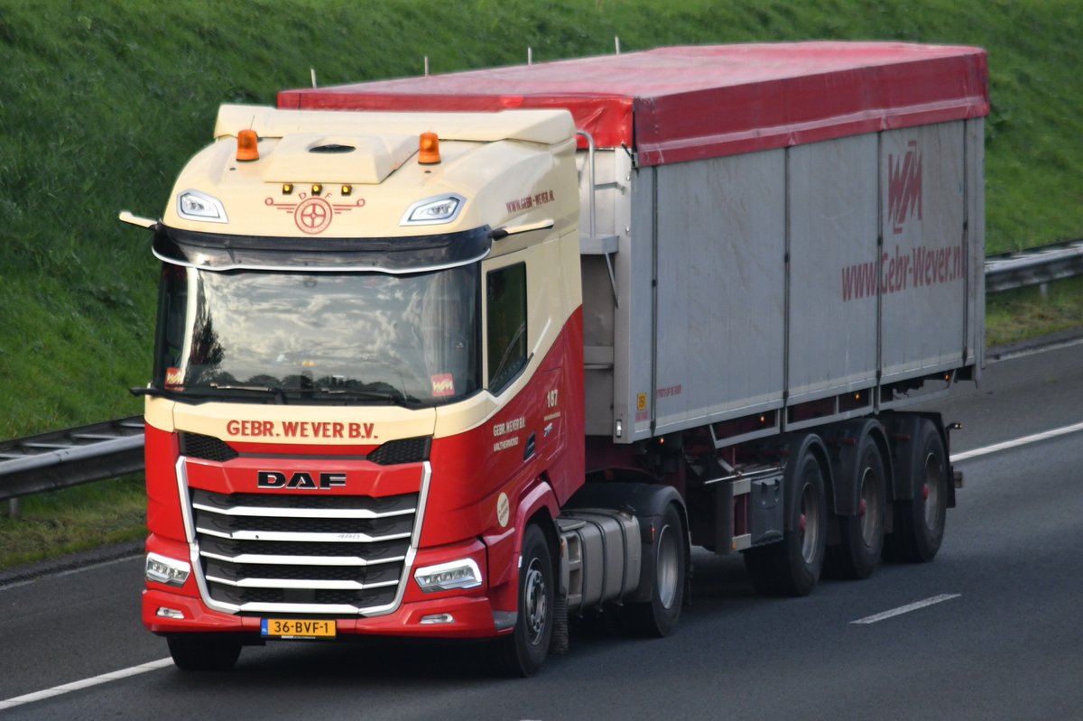 GebrWever's tweet photo. #DAF #trucking #truck #truckers #transport #wever #gebrwever #valthermond https://t.co/lmwDkyLlL0