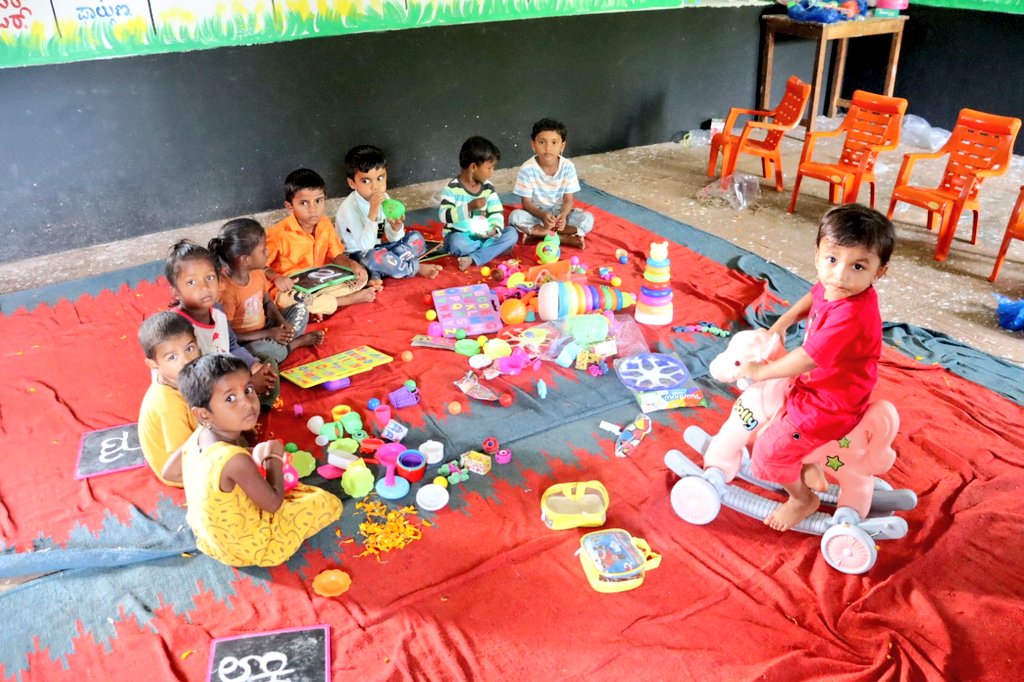 VBGRAMGKAR's tweet photo. Courage, sacrifice, determination, commitment, toughness, heart, talent, guts. That’s what little girls are made of.” – @bethanyhamilton 

#KoosinaMane provides a safe, healthy &amp; nurturing environment for labourers' children.

#InternationalDayOfTheGirl

@readingkafka https://t.co/icgUatXob9
