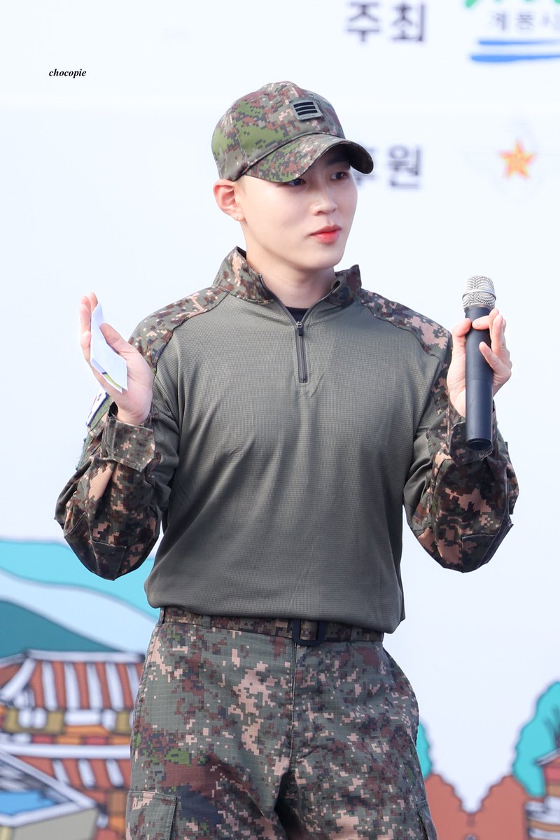 chocopie_cloud's tweet photo. 231008 지상군페스티벌

42일동안 너무 수고 많이했어❤️
#하성운 #HASUNGWOON https://t.co/NX3vB1Ts93