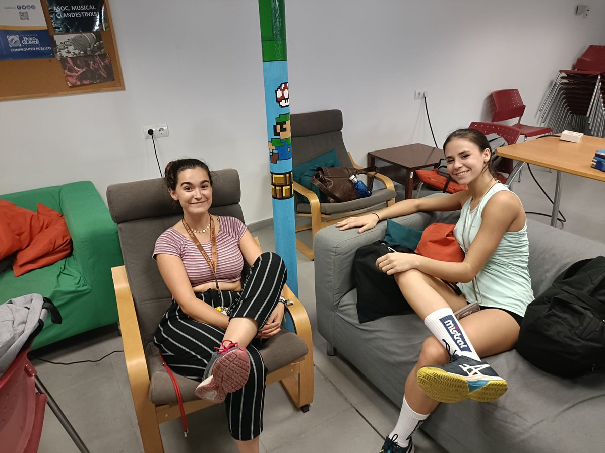 ESOLIUPO's tweet photo. ¡Ayer presentamos el GDSC UPO 2023-24 y la II AGO en una emocionante reunión en el local de asociaciones! Agradecemos a @ESN_UPO y las delegadas de las facultades de deporte, empresariales y humanidades por unirse a este emocionante comienzo. 🙌🫂 #GoogleDevelopers https://t.co/JI7QEmH8pu